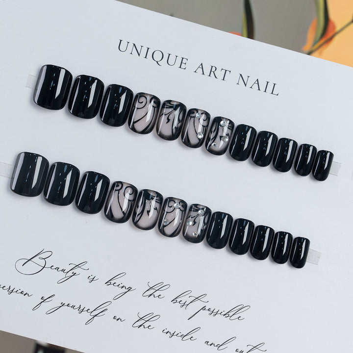 Glamourös Press-On Nagelkunst Set mit einzigartigem floralem Design