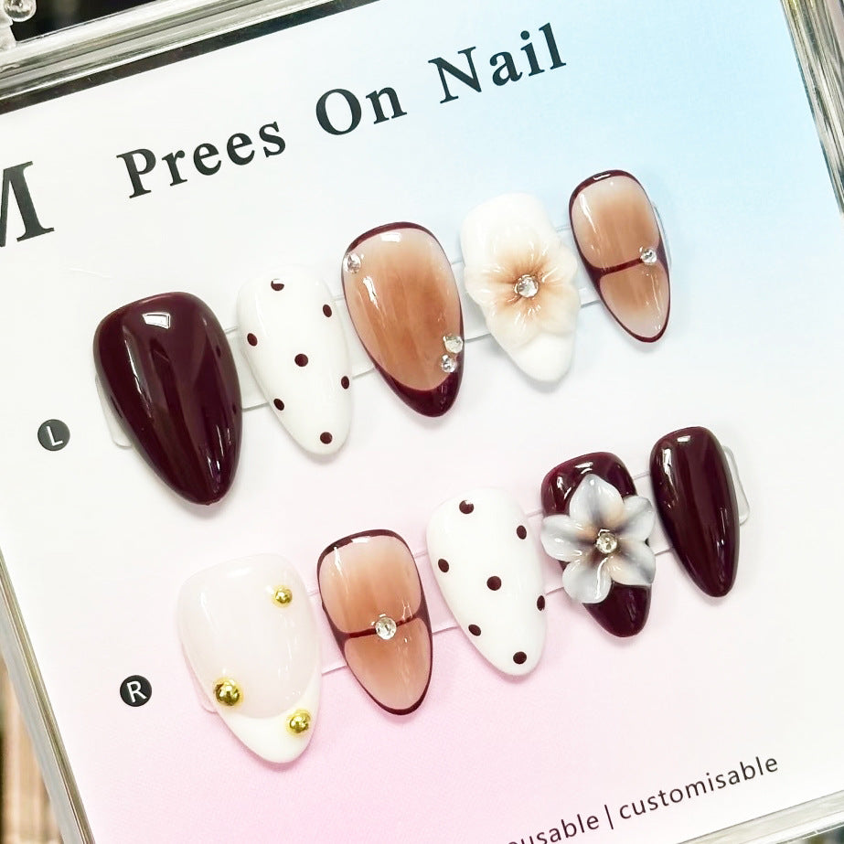 Künstlerisches Nagelkunst Press-On Kit