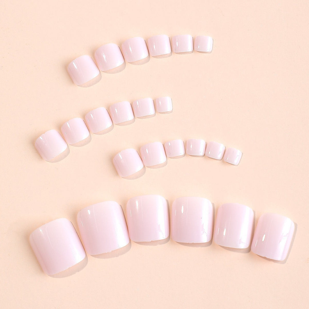 Kunstnagelset mit eleganten und minimalistischen Designs Karnz