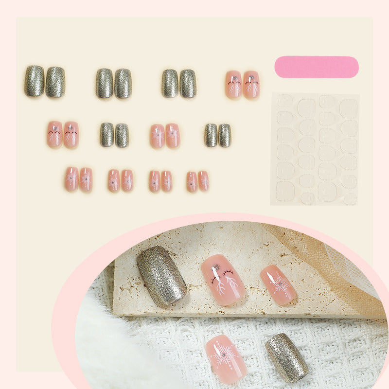 Kunstnagelset mit funkelndem Glitzer und zarten Designs Karnz