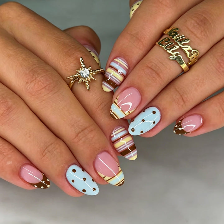 Trendige geometrische Press-On Nagelkunst Set