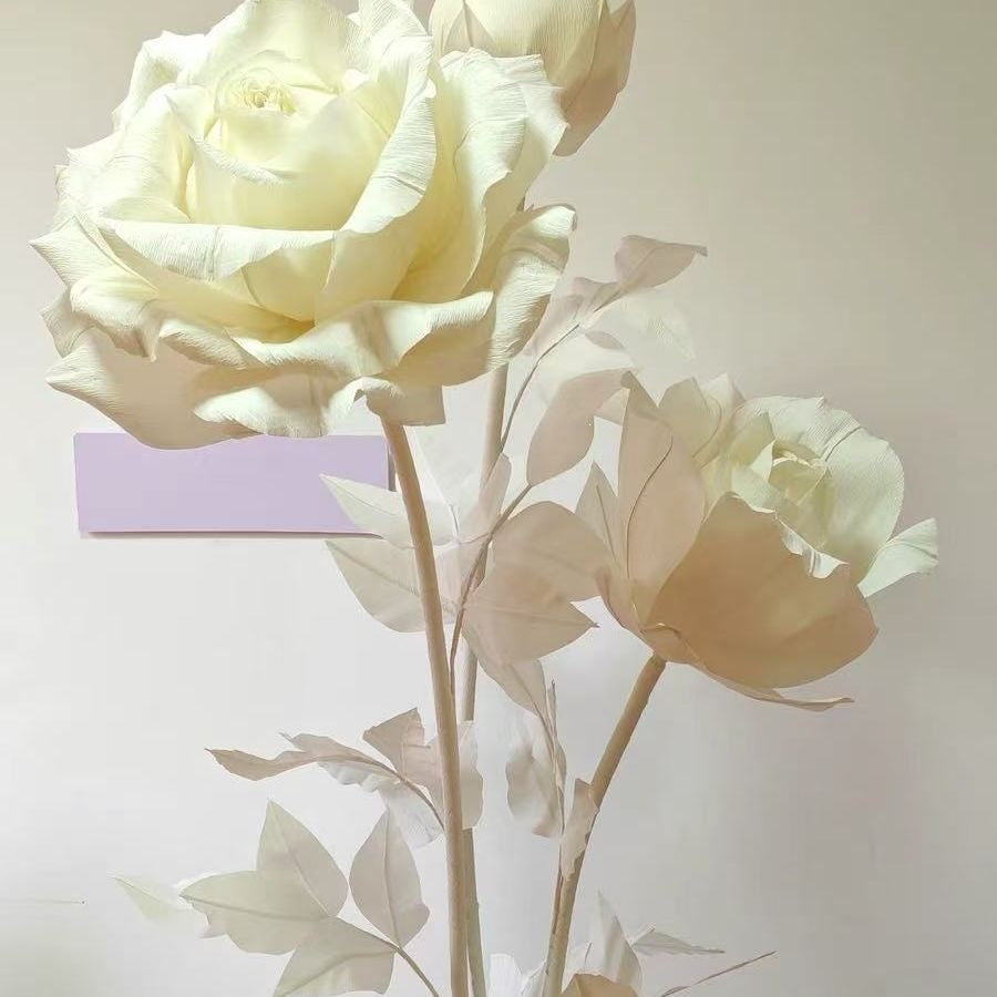 Elegante Dekorative Papierrosen Arrangement