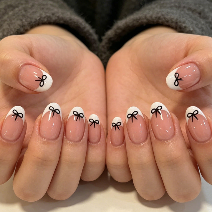 Künstlerische Schleifen-verzierte Nagelkunst Karnz