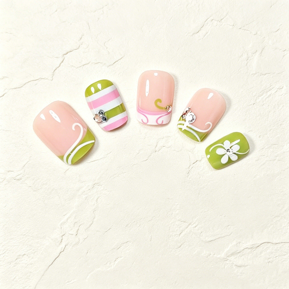 Dekorative Press-On Nagelkunst Tipps Karnz