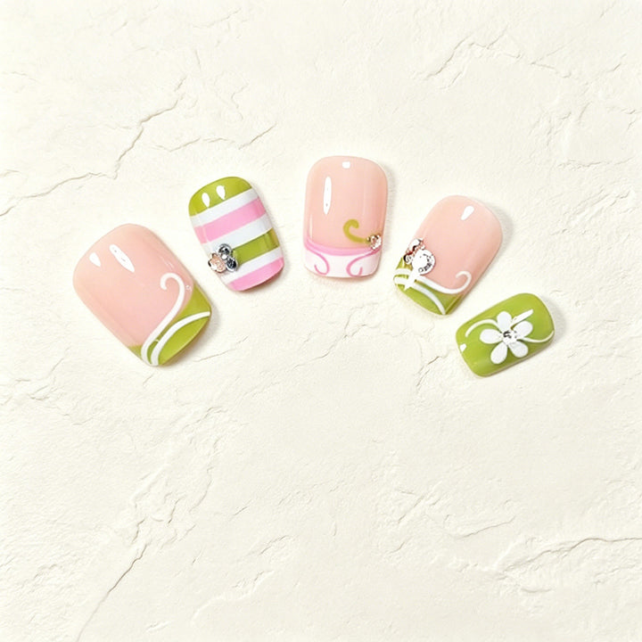 Dekorative Press-On Nagelkunst Tipps Karnz