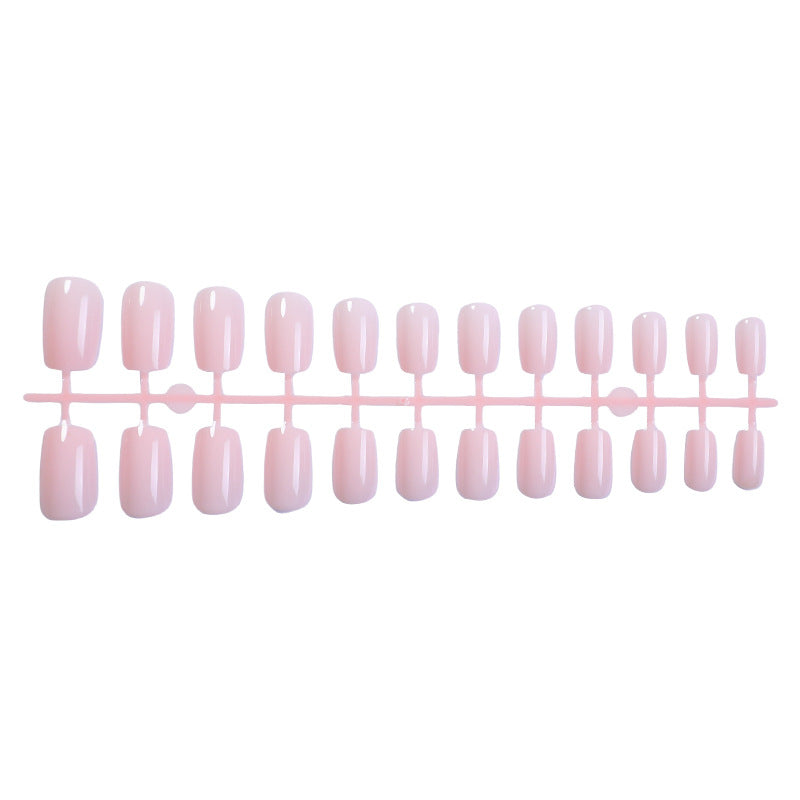 Kunstnagelset mit zartem und transparentem Finish Karnz