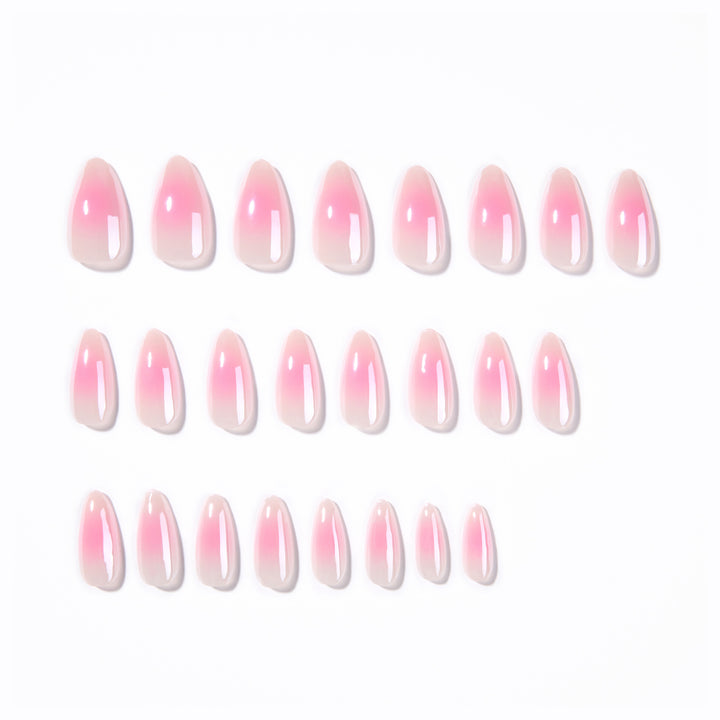 Kunstvolle Nagelverlängerungen im eleganten Ombre-Design Karnz