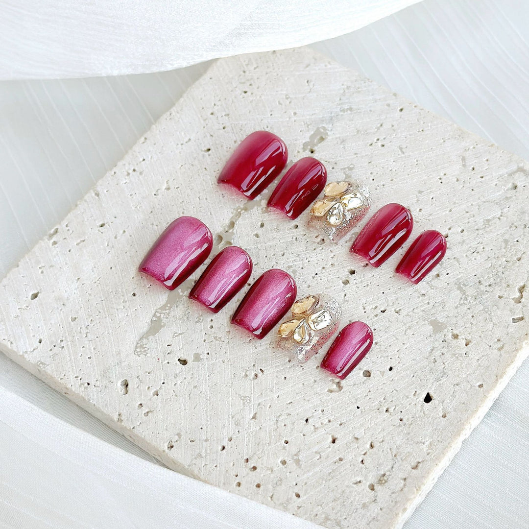 Elegantes dekoratives Press-On-Nagelset mit Kristallakzenten