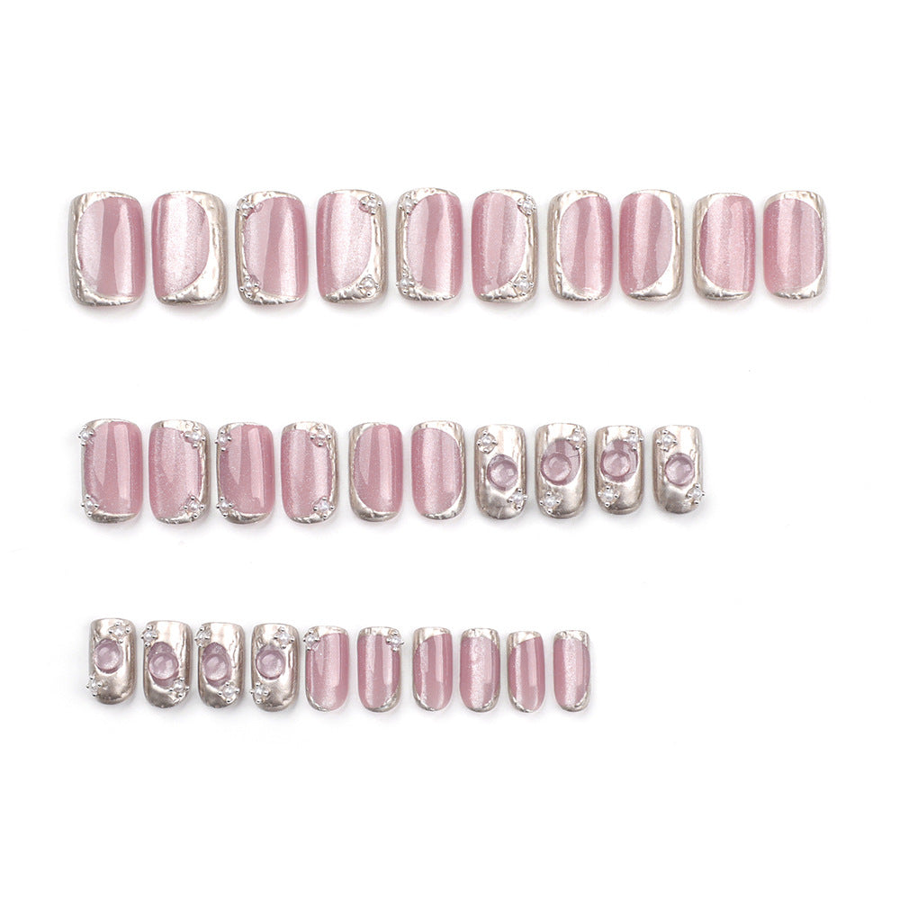 Kunstvolle Nagelkunst mit Glitzer- und Ombre-Effekt Karnz