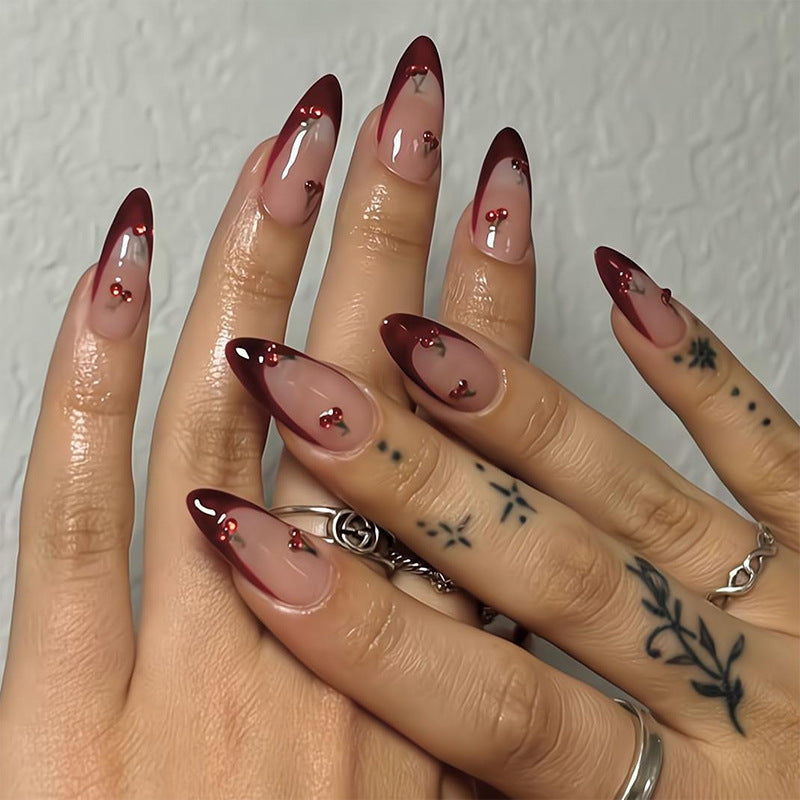 Kunstnagelset mit fruchtigem Kirschdesign Karnz