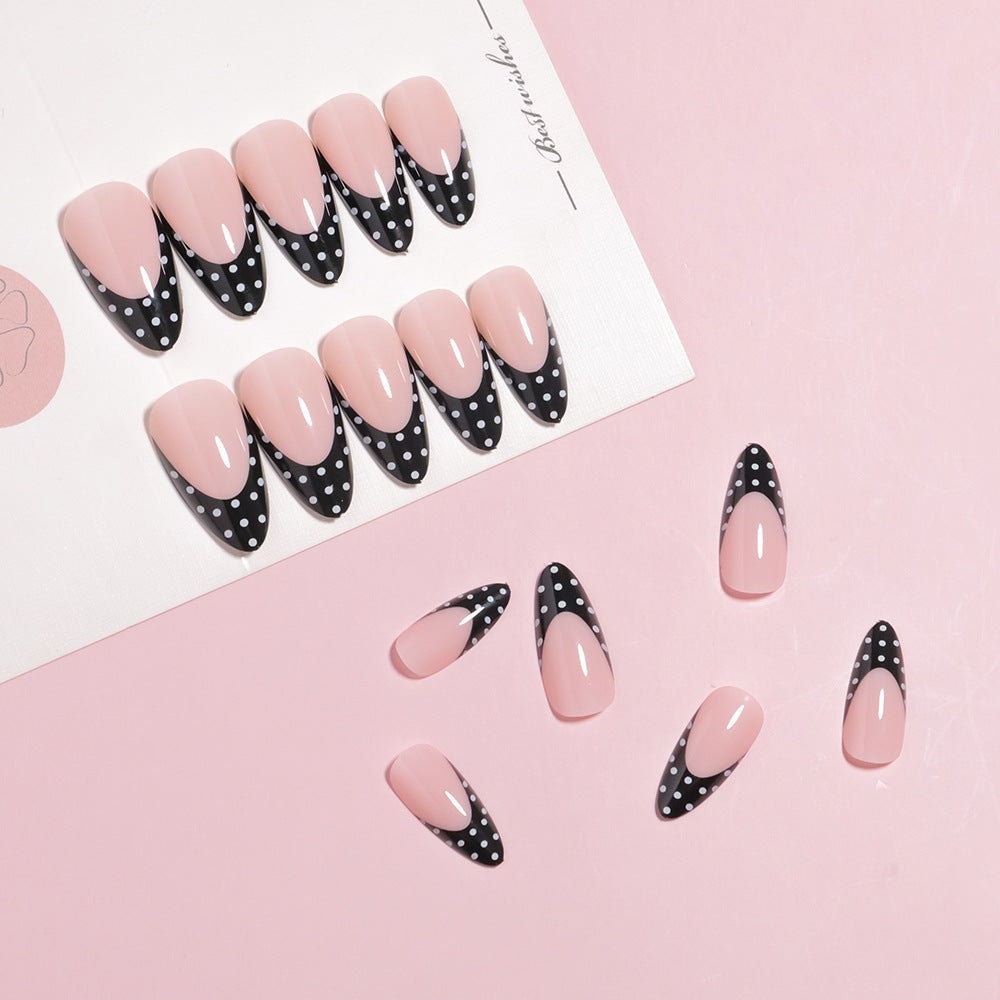 Künstlerisches French Tip Press-On Nails Set Karnz