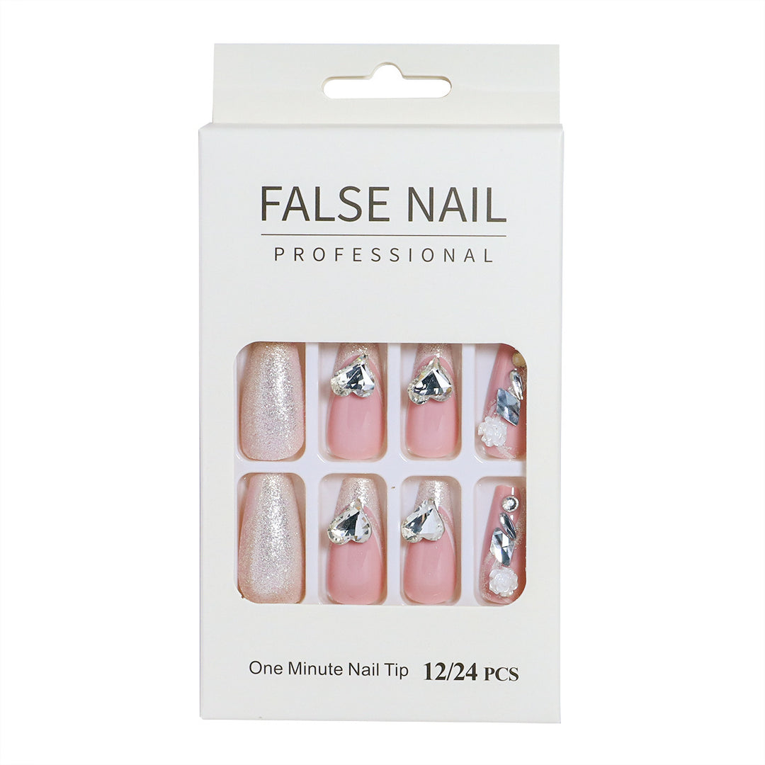 Dekorativer Press-On-Nagelset mit 3D-Akzenten Karnz