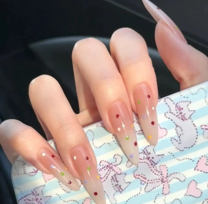 Künstlerische Nagelkunst