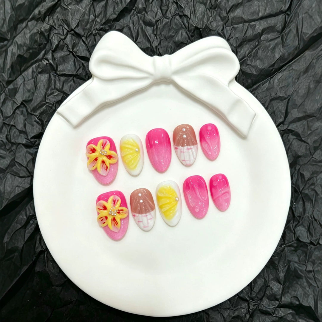 Dekorativer Press-On-Nagelsatz mit floralem und Ombré-Design