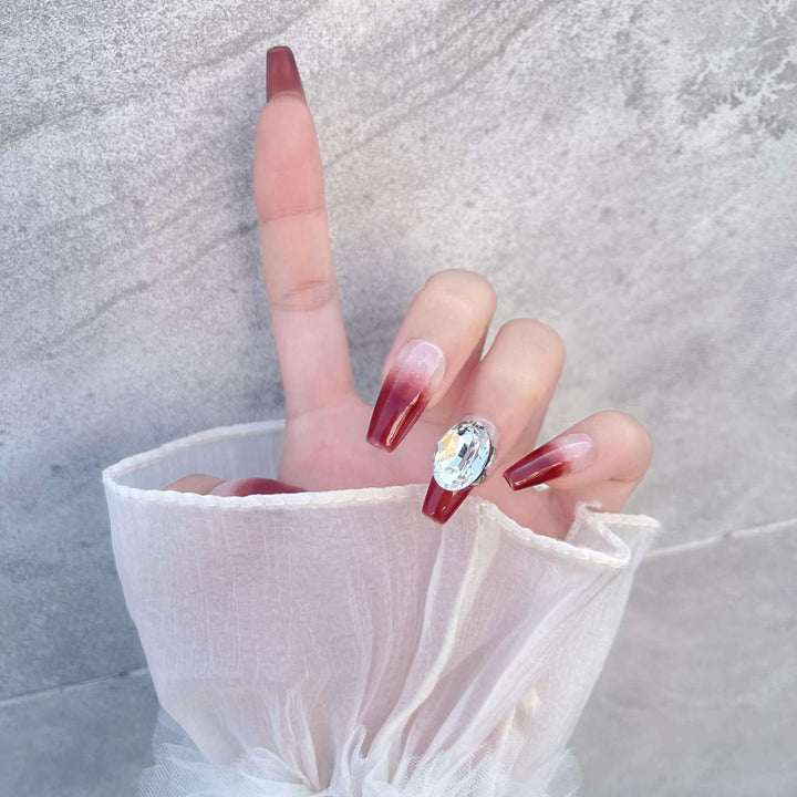 Elegantes Gradient Press-On Nagelkunstset mit Kristallen