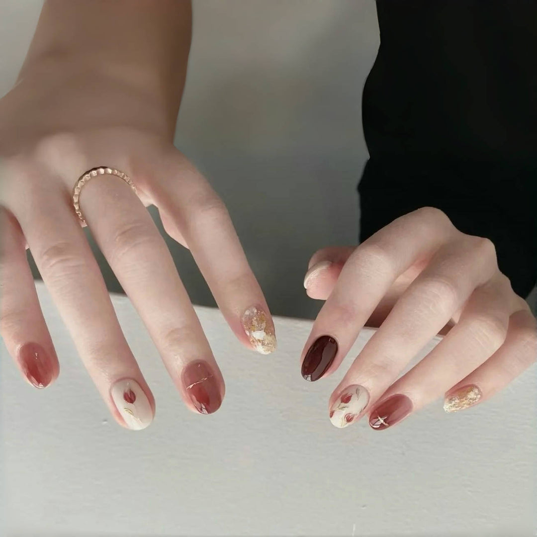 Blumenverziertes Nail Art Press-On Set