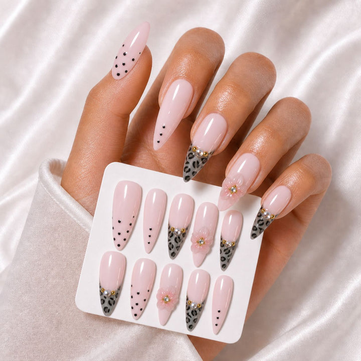 Premium Dekorative Nagelspitzen Karnz