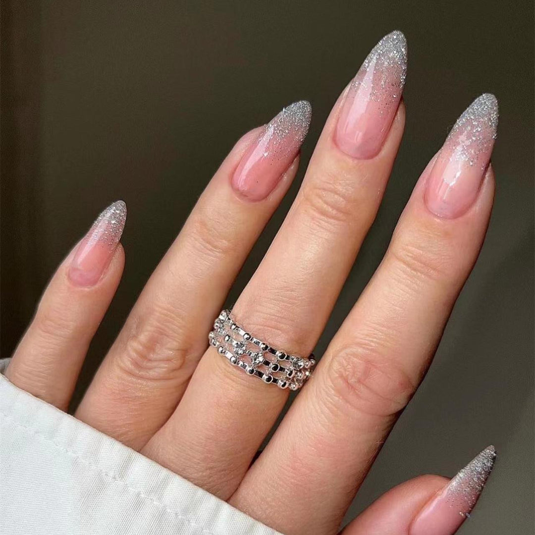 Eleganter Ring mit Zirkonia und Glitzer Karnz