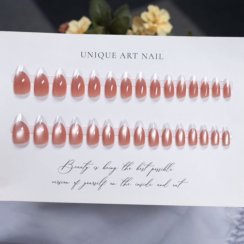 Vielseitiges Press-On-Nagelset mit einzigartigen Kunstdesigns