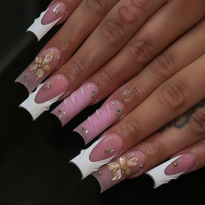 Elegantes florales Nagelkunst Press-On Set Karnz