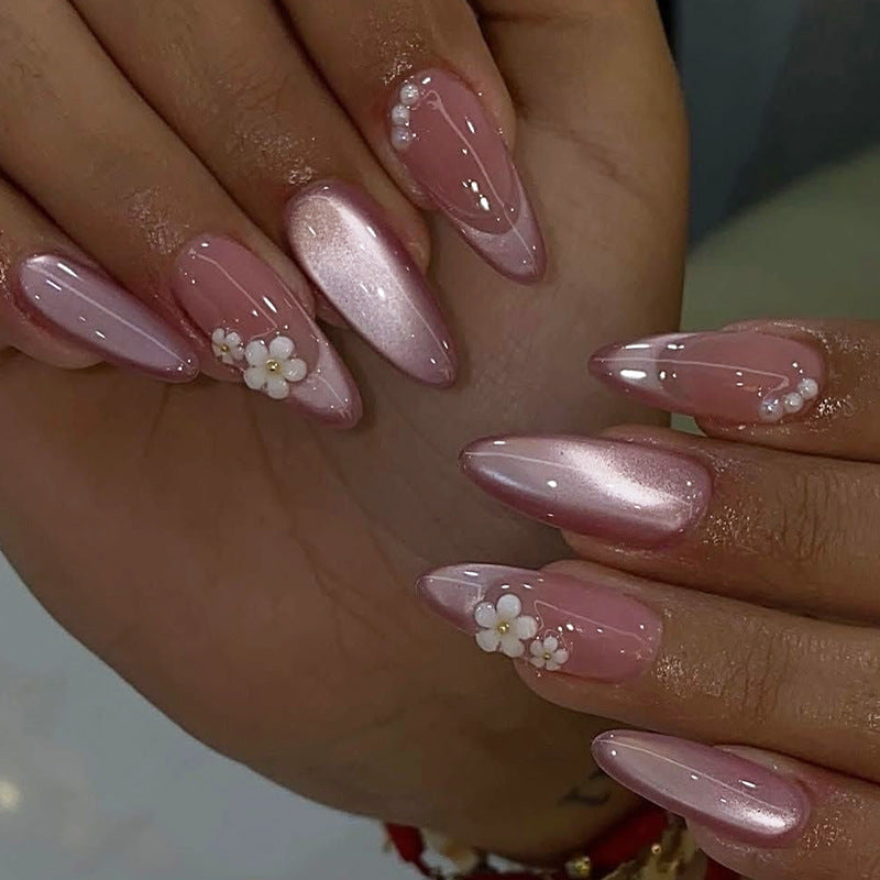 Dekoratives Press-On Nail Art Set mit eleganten floralen Akzenten Karnz