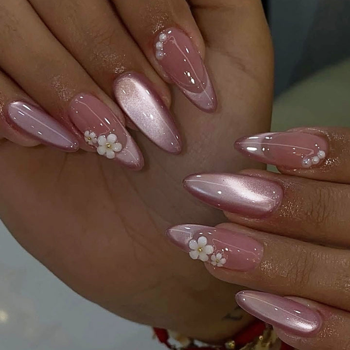 Dekoratives Press-On Nail Art Set mit eleganten floralen Akzenten Karnz