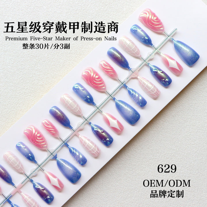 Dekoratives Press-On Nagelkunst-Set mit irisierenden und abstrakten Designs Karnz