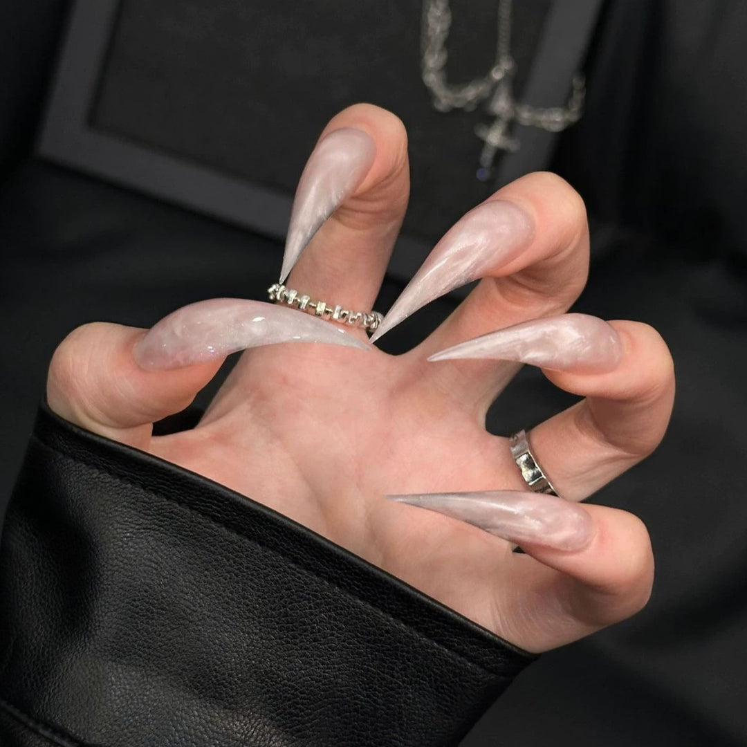 Glamouröses Stiletto Press-On Nageldesign