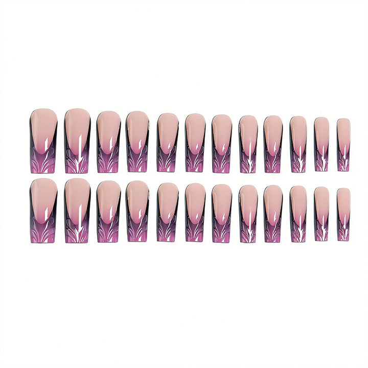 Kreative Nagelspitzen mit eleganten Spitzen Karnz