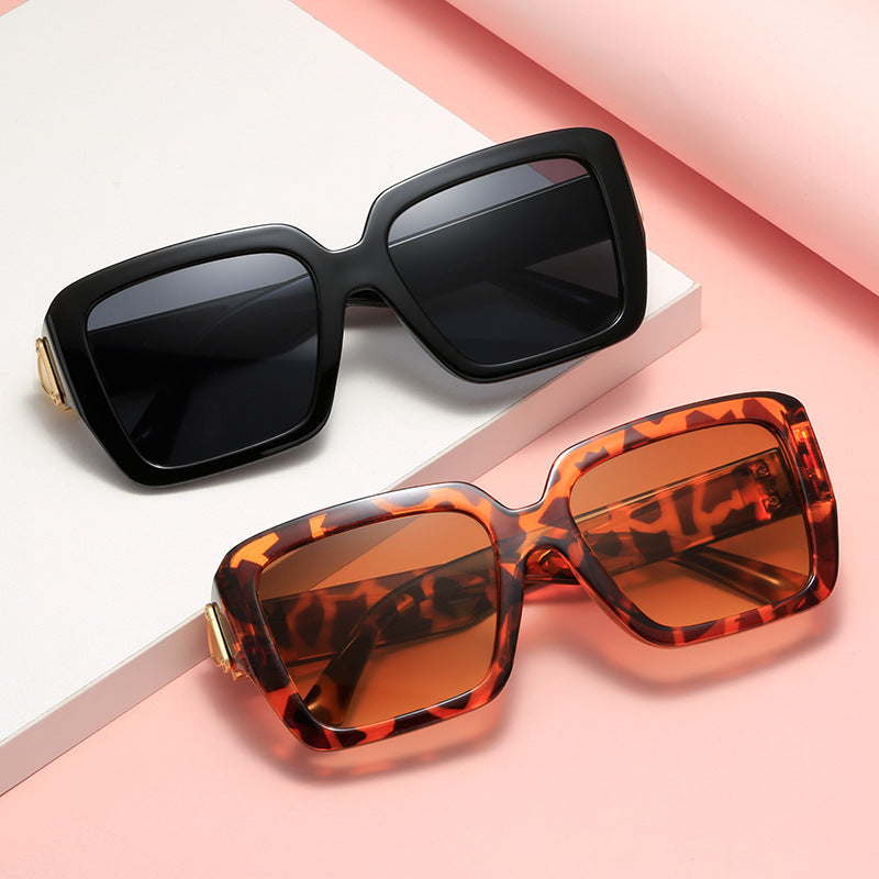 Damen oversized modische Sonnenbrille mit luxuriösen Metallakzenten Karnz