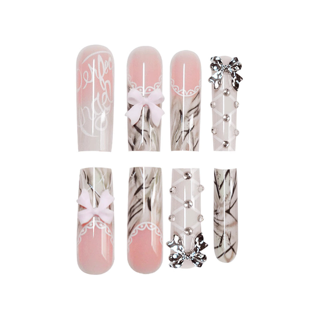 Elegante dekorative Press-On Nagelkunst Karnz