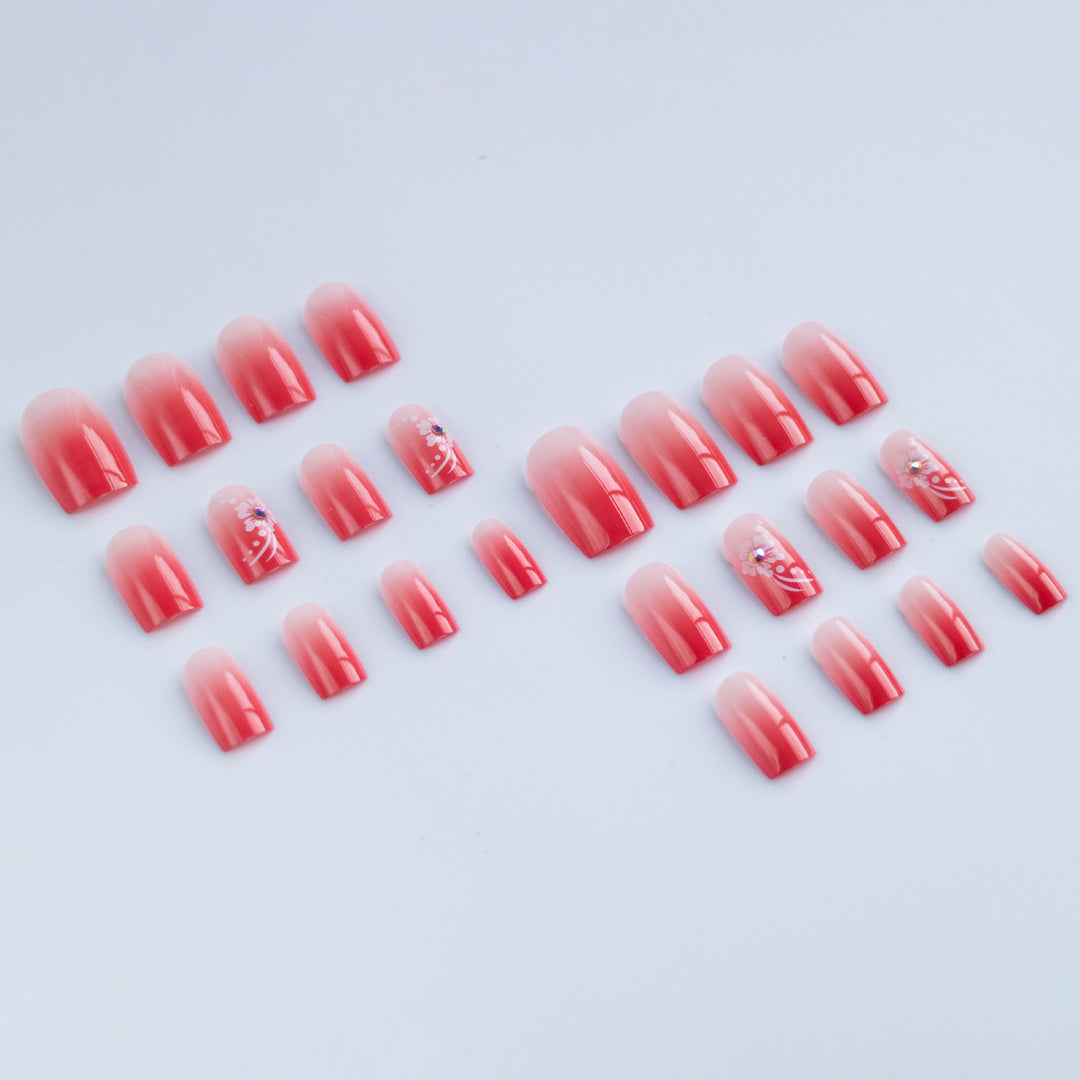 Dekoratives Nagelkunstset mit floralen Designs
