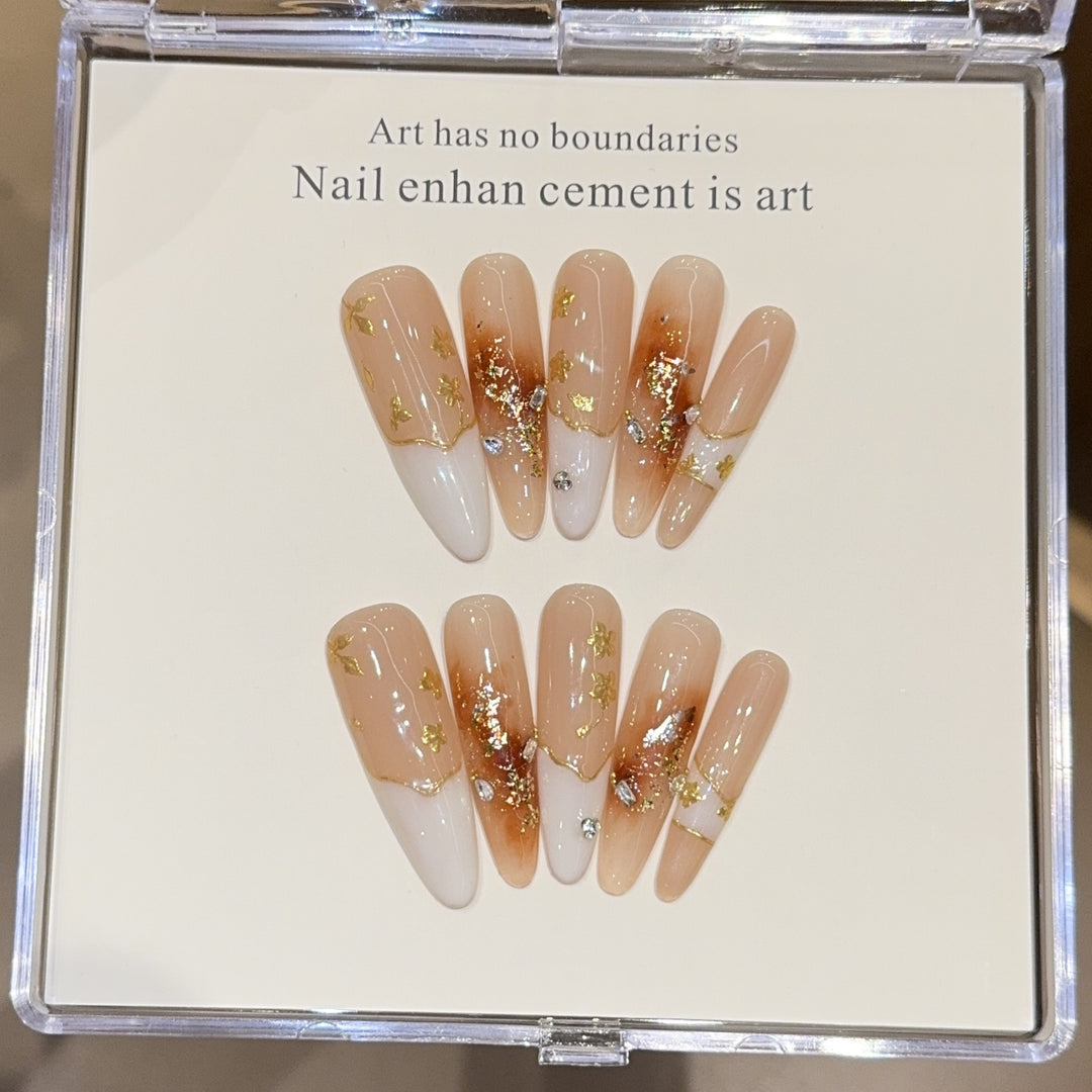 Kunstnägel mit Edlen Akzenten Karnz