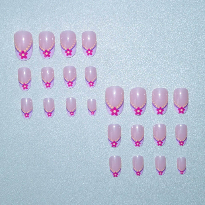 Künstlerische Blumenspitzen Nagelkunst