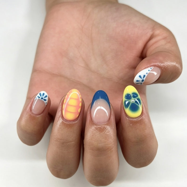 Künstlerische florale Nagelspitzen
