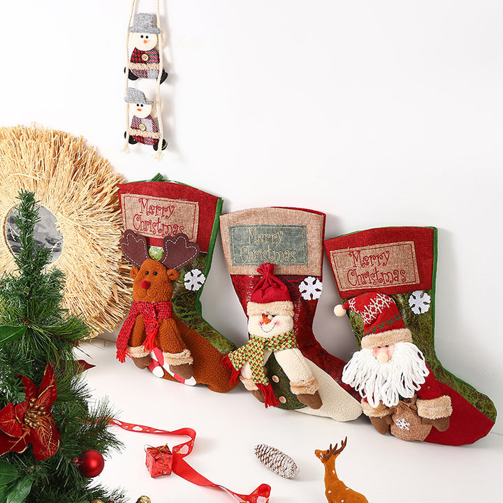 Festlicher Weihnachtsstrumpf mit liebevollen Santa-Motiven Karnz