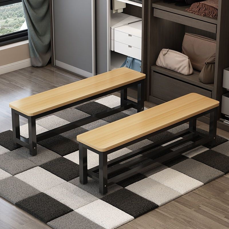 Sitzbank aus robustem Holz mit modernem Metallgestell Karnz