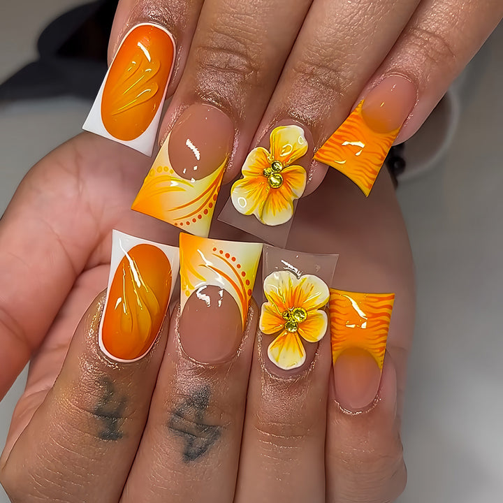 Künstlerisches Floral Press-On Nails Set Karnz