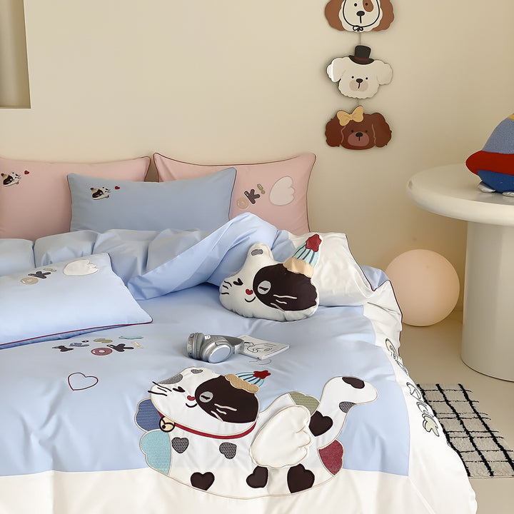 Kinder Verspielte Bestickte Katze & Herz Baumwoll Bettwäsche Bettbezug Set mit Wendbaren Paneelen und Plüsch Akzent Kissen