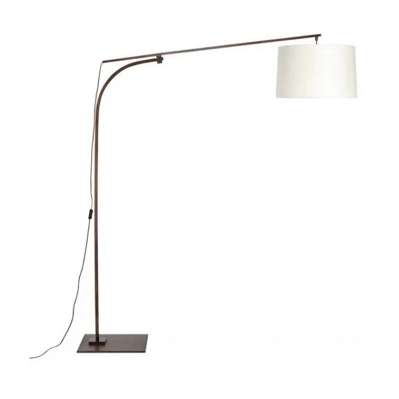 Verstellbare Bogenfußlampe mit elegantem Schirm