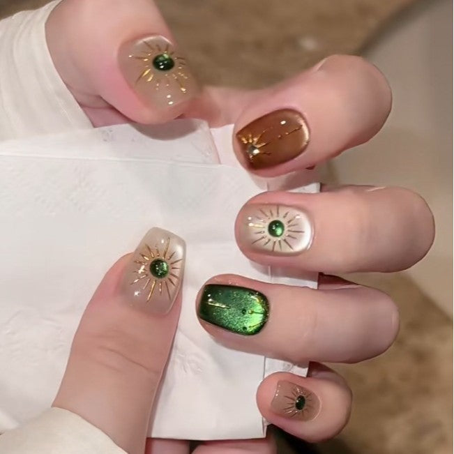 Dekorative Nagelkunst