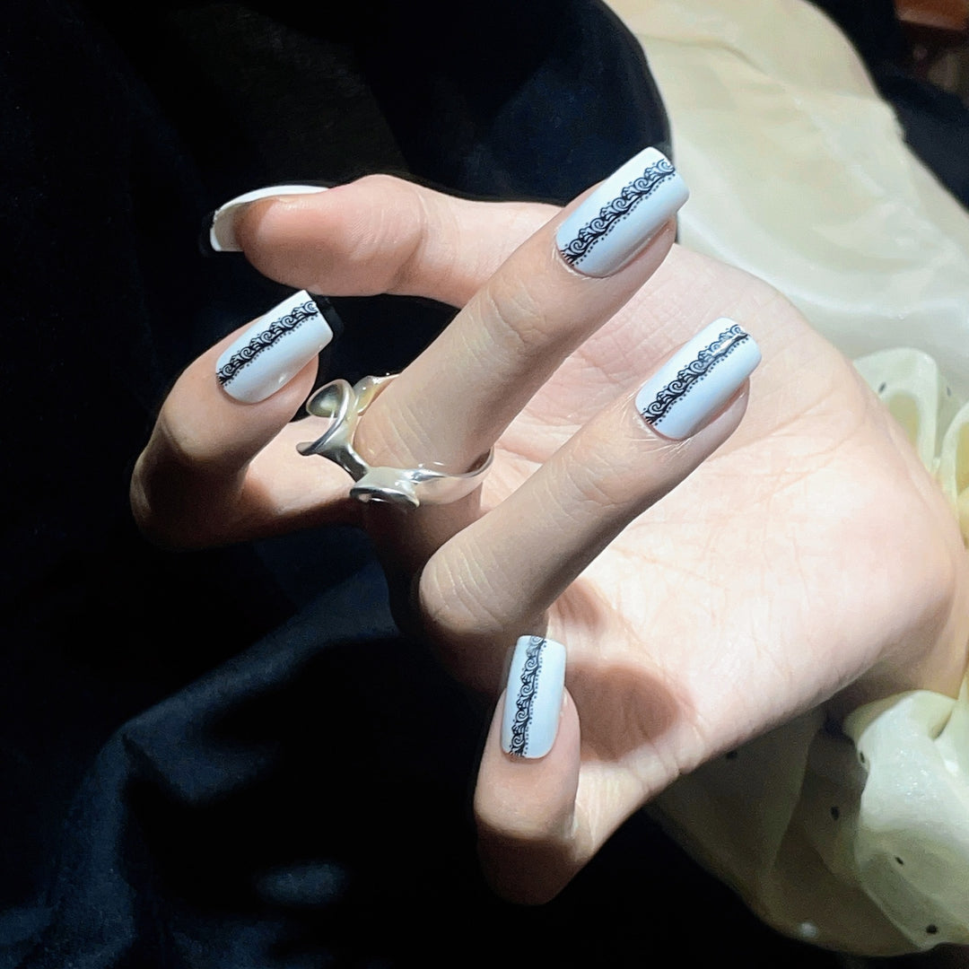 Künstlerische Premium Press-On Nagelspitzen mit elegantem Design