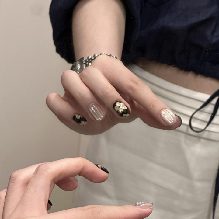 Kreatives Nageldesign Karnz