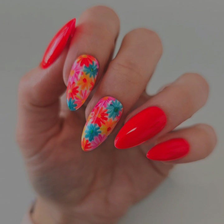 Kunstnägel mit Lebhaftem Blumen-Design Karnz