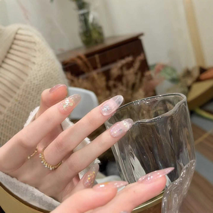 Glitzerndes transparentes Press-On-Nagelkunst-Set mit floralen Akzenten