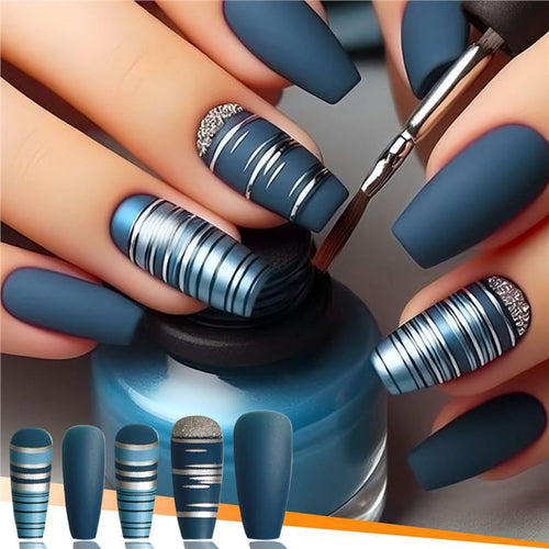 Modische matte Finish Press-On Nägel mit metallischen Streifen Karnz