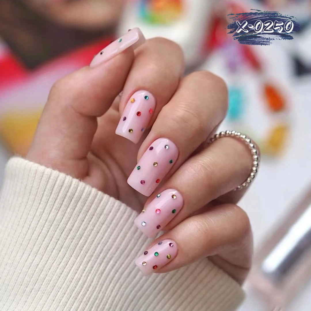 Dekoratives mit Edelsteinen besetztes Nagelkunst-Set