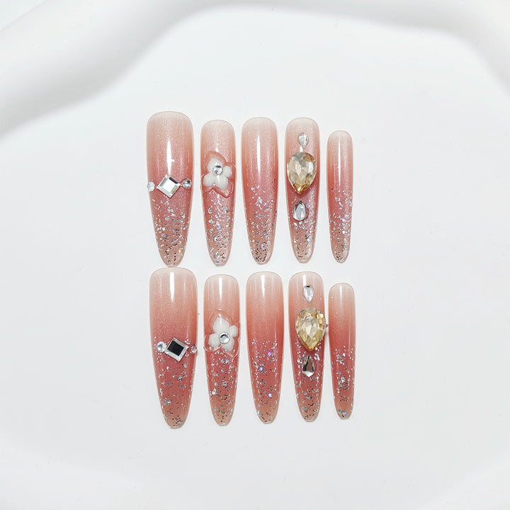 Glänzende Kunstnägel mit Strass und Glitter Karnz