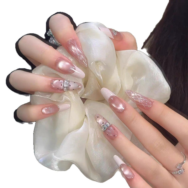Elegante Stiletto-Nagelkunstverlängerungen mit dekorativen Akzenten Karnz