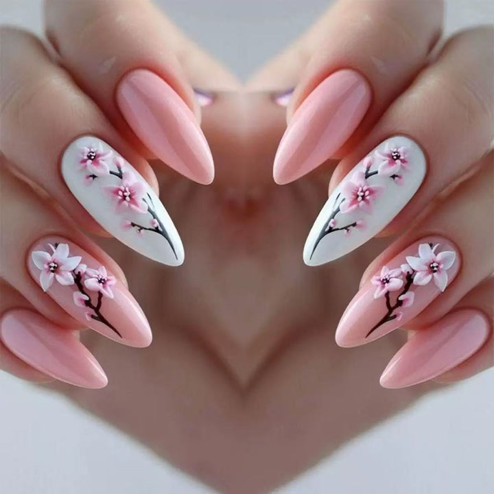 Kunstnagelset mit floralen 3D-Verzierungen Karnz